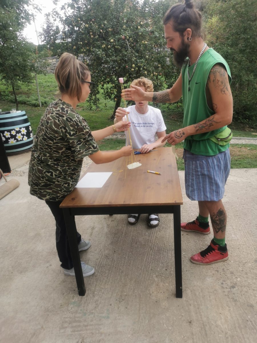 Završna brošura aktivnosti individualnog volontiranja “Crafting generations”